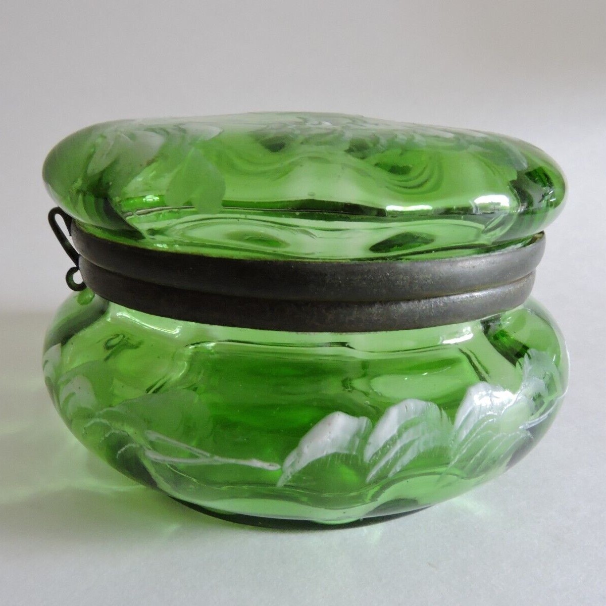Antique Mary Gregory White Enamel Green Glass Dresser / Trinket Box Jar