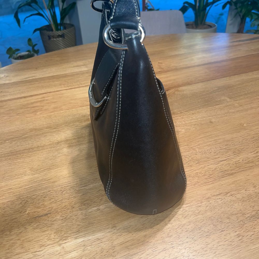 Cole Haan Avalon Leather Shoulder bag black zip & magnetic Cole Haan Avalon Leather Shoulder bag black zip & magnetic