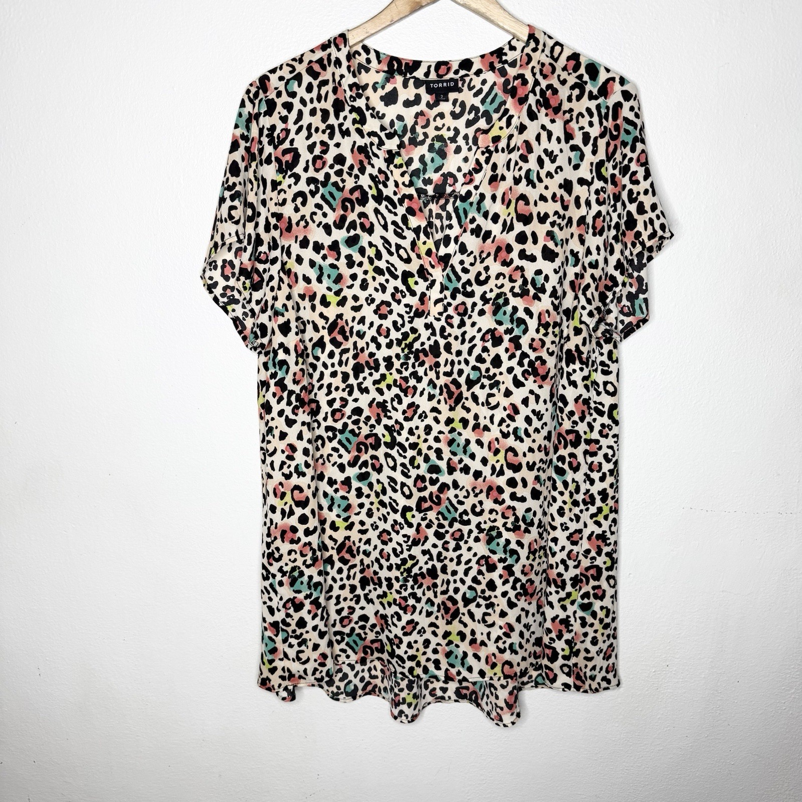 Torrid Georgette Split Neck Colorful Leopard Blou… - image 1