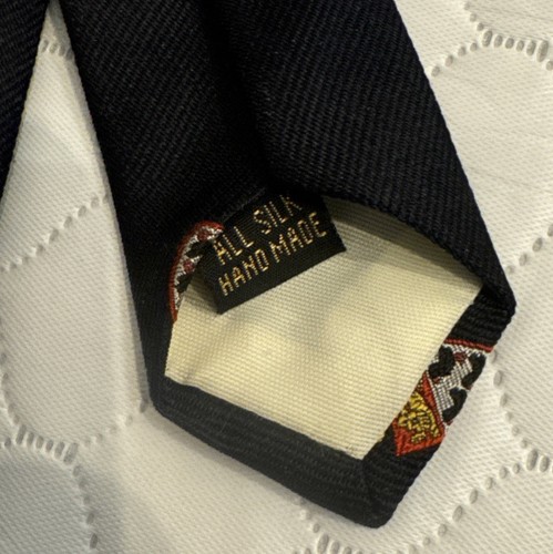 Ben Silver Charleston Tie English Silk Navy Blue Shield Crest Ducks 3.25 X 56” - Picture 3 of 5