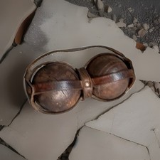 Antik-Look Boule Pétanque Set 2 dunkel patinierte Kugeln JP Lederhalter Deko