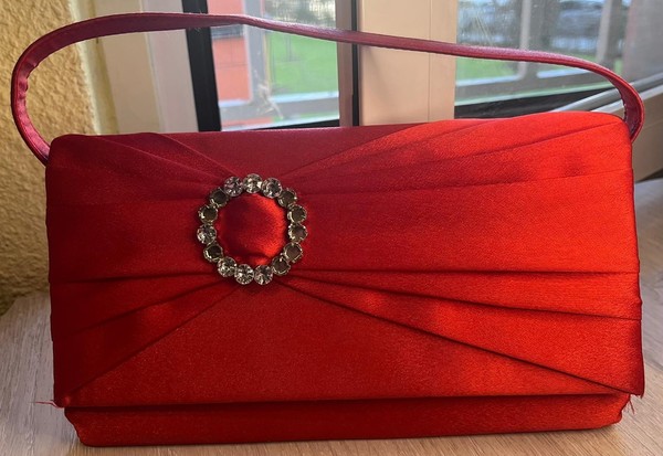 Bolso clutch rojo satén elegante con pedrería Ruby Elegance bolso de fiesta boda