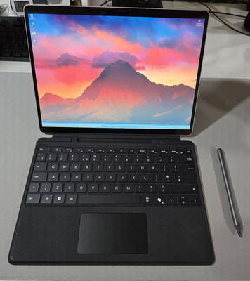 Microsoft Surface Pro 9 - 12. Gen i5/16GB/256GB mit Stift und grauer Tastatur