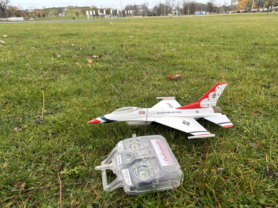 Mínimo RC F16 Thunderbird RTF, 30 mm EDF, 290 mm de envergadura (stock en EE. UU.) Foto 2 de 4