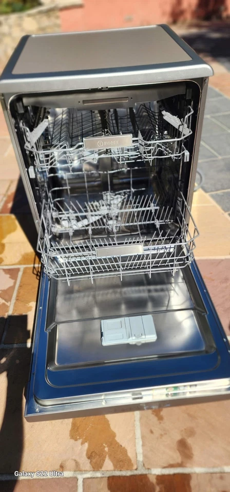 lave vaisselle encastrable INDESIT quasi neuf (utilisé 1 mois) ss garantie 22m - Photo 3/4