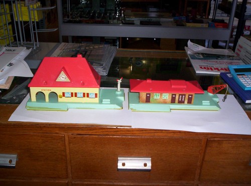 BAHNHOF + GÜTERSCHUPPEN BLECH HO