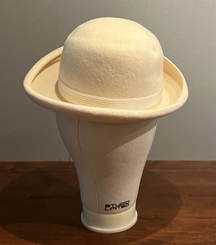 Vintage 1950s Cream wool felt soft wide brim Women’s hat Feather Mr K Originals - Picture 5 of 7