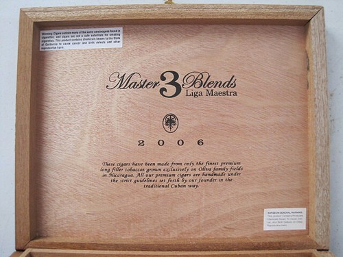 OLIVA MASTER 3 MEZCLAS 2006 Caja de cigarros de madera vacía LIGA MAESTRA Torpedos - Imagen 4 de 6