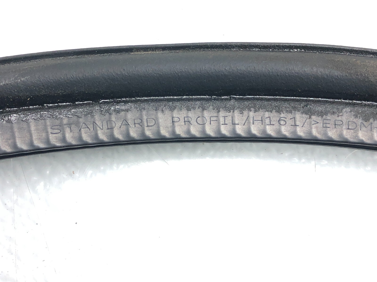 2017-2022 MASERATI LEVANTE HOOD BONNET WEATHERSTRIP SEAL OEM.