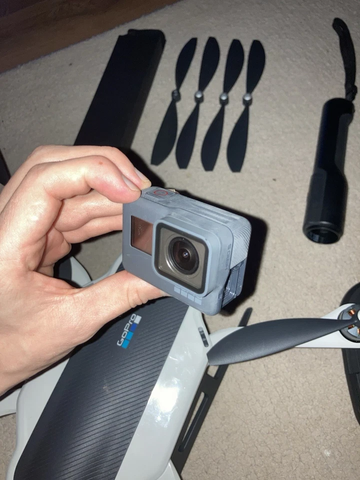 Drone GoPro Karma con cardán, batería, estuche, control remoto y accesorios Foto 3 de 4