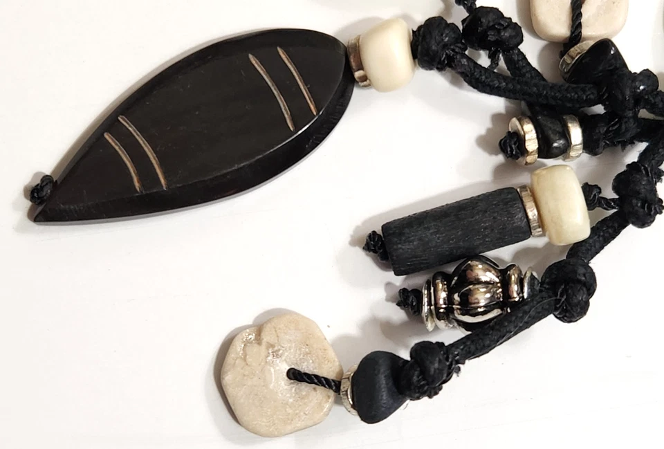Collar Cordón Nylon Negro Piedras Naturales Lucita Colgante Étnico Tribal Africano Foto 3 de 4