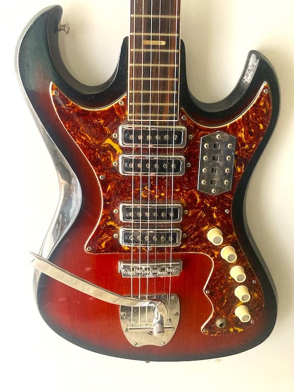 Kingston Electric guitar. Exc.Cond. Works. 1960s. 4 PUs. Whammy bar.