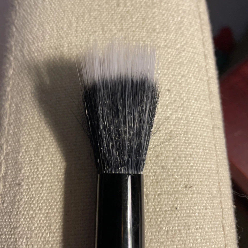 MAC Brush 187 Duo Synthetic Fibre Face Powder Stipple Brush Applies Blends - Image 2 of 3