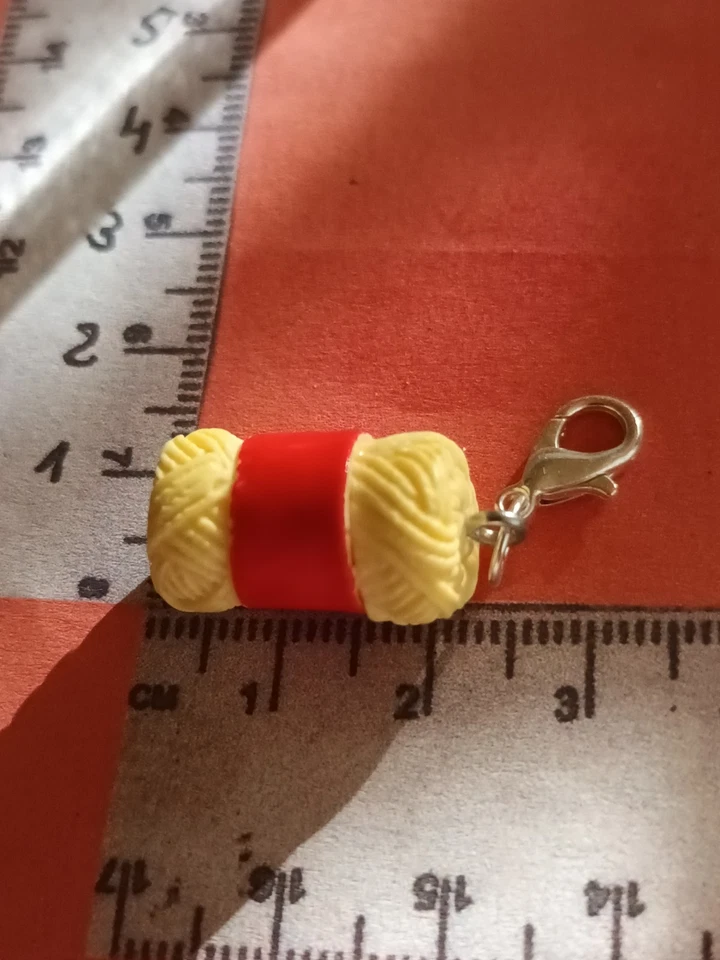 Charms Anhänger Wolle 1473 gelb Wollkneul  - Bild 2 von 2