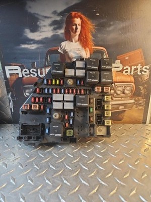 25774213 2005 2006 2007 Cadillac STS Engine Fuse Box OEM Used 05 06 07 TP14
