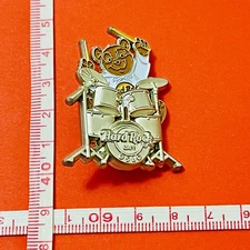 OSLO /  NORWAY / HARD ROCK CAFE / HOODIE  BEAR  PIN / LE