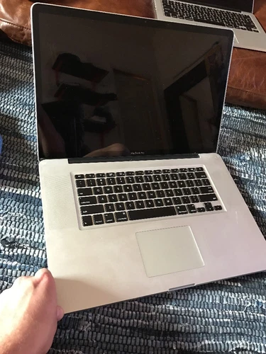 Apple macbook pro 17" intel core i7 2011 . Body Only . Bad Lcd  Cable -