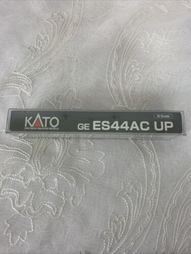 Scatola Kato 176-8923 scala N Union Pacific GE ES44AC Diesel #5530 - Foto 2 di 12