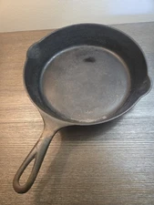 "ERIE" Pre Griswold #7 FLAT, Cast Iron Skillet Reinforced Rim Needs Seasoning 
