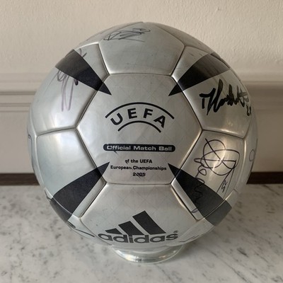 Adidas Roteiro UEFA Euro 2005 Women s Official Match Ball Signed By Players