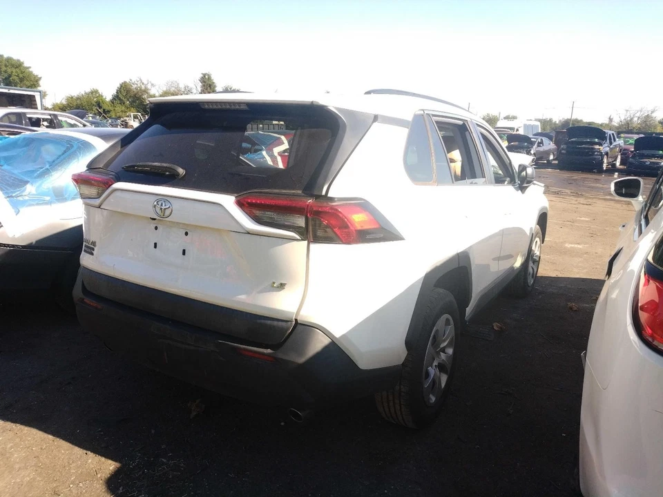 Toyota RAV4 2019 guardabarros delantero derecho blanco 671313 usado 55.000 millas Foto 4 de 4