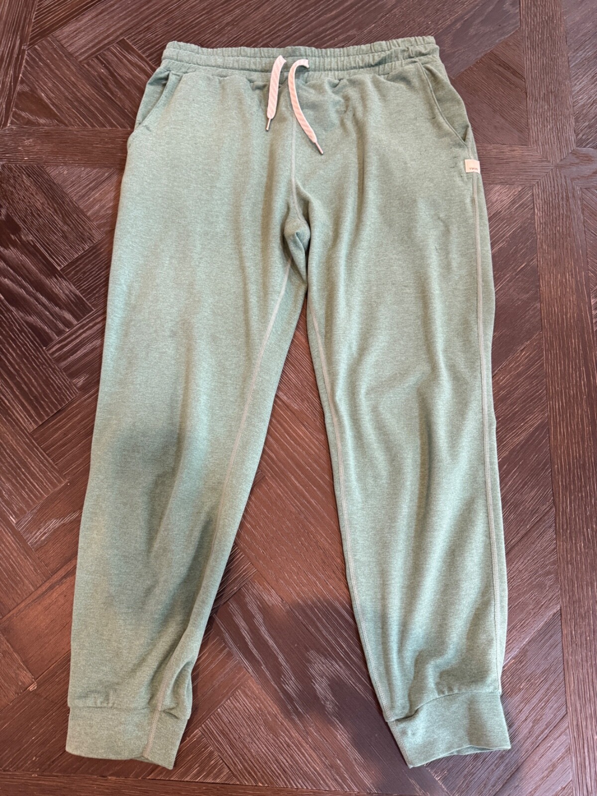 Vuori Performance Jogger in Teal Green for Men - Lightweight Comfort