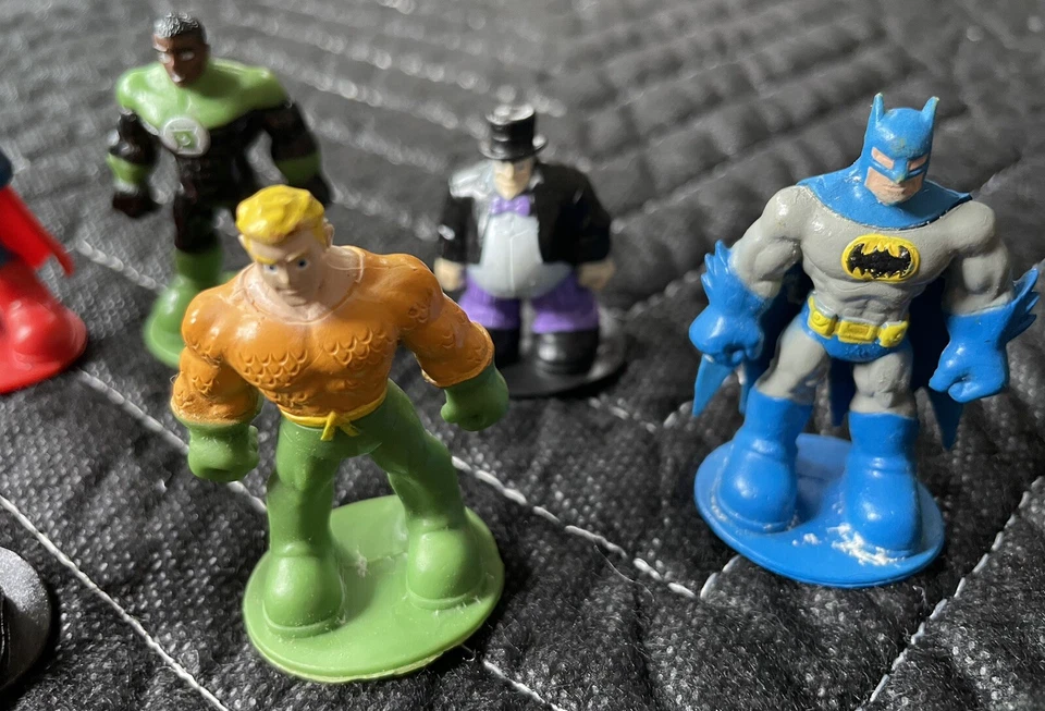 Lote de 11 mini figuras colecionáveis da DC Comics - Imagem 2 de 4