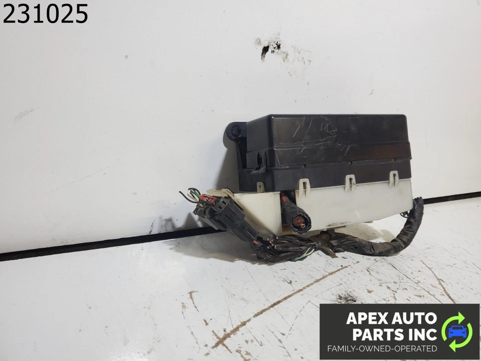 Оригинальный распределительный блок коробки предохранителей для Infiniti I35 2004 года выпуска - Изображение 3 из 4