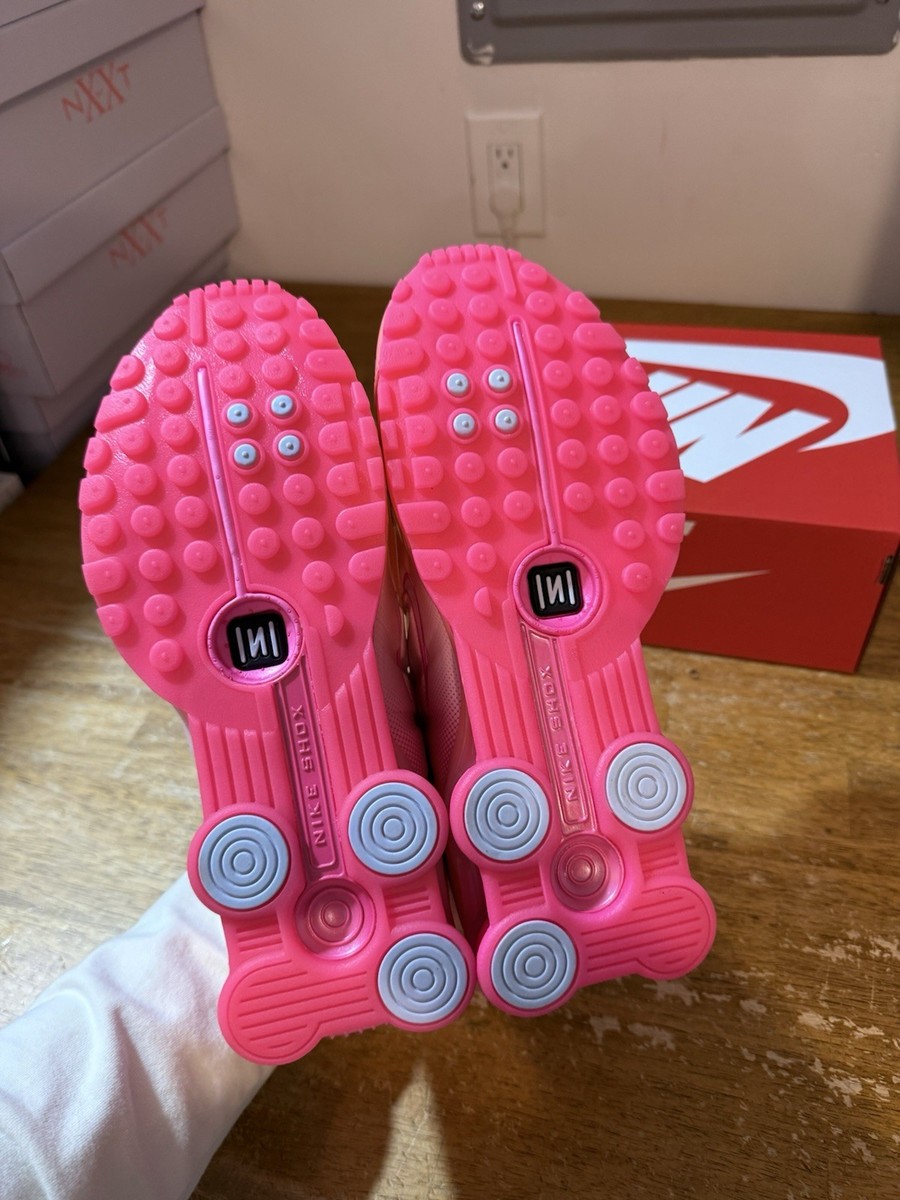 Women's Size 9.5 -New Nike Shox R4 Hyper Pink Foam IH2343-600 Fast