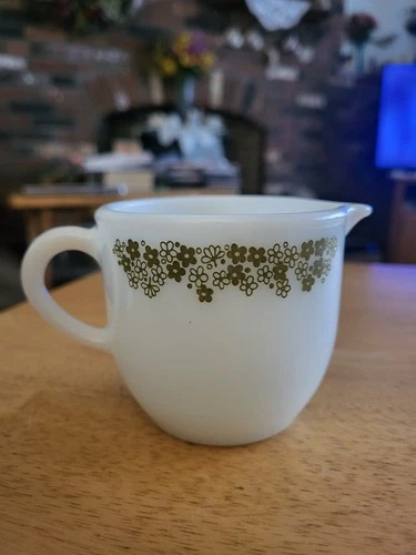 VINTAGE SPRING BLOSSOM  CRAZY DAISY PYREX CREAMER