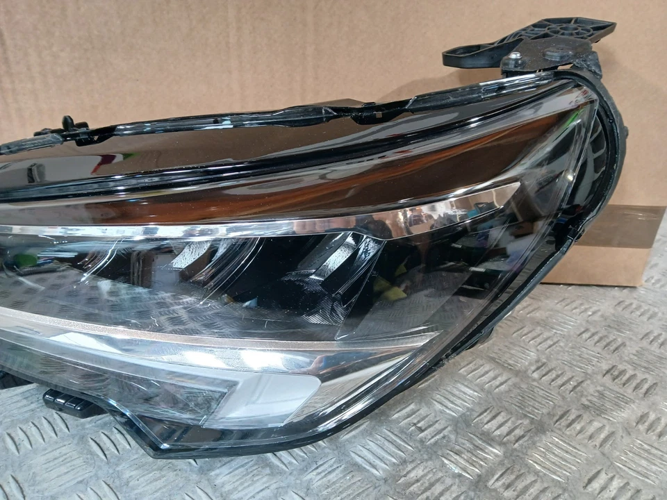 VAUXHALL CORSA F 2019-2024 GENUINE PASSENGER SIDE LH FULL LED HEADLIGHT 39162655 - Image 3 of 4