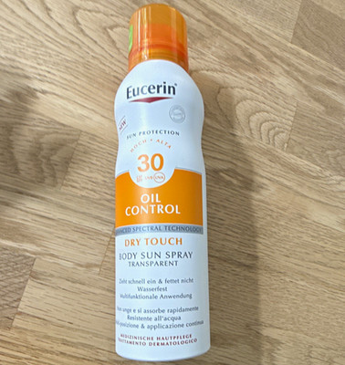 Eucerin Oil Control Dry Touch Body Sonnenspray transparent LSF 30 UVA 200 ml