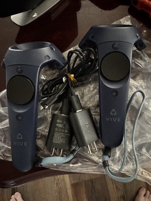 HTC Vive Virtual Reality VR Wand Controllers Pair (2PR7100). E3 Charging Cables!