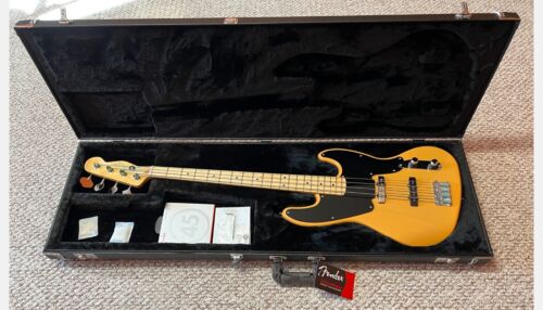 Butterscotch Blonde Jazz Bass in Black Tolex Fender Case