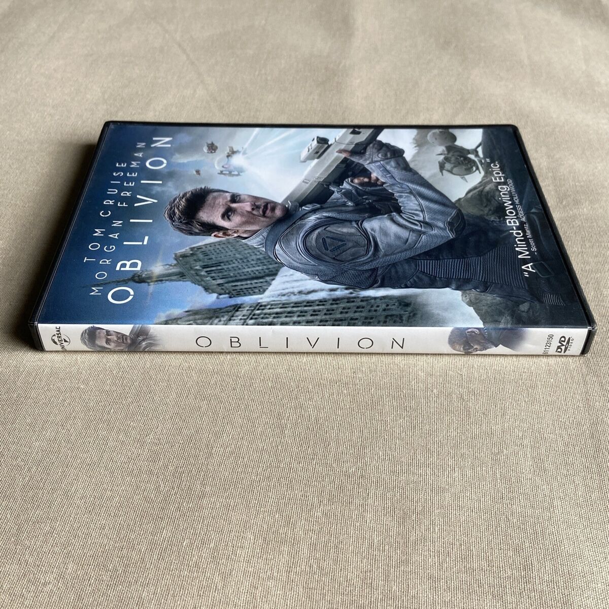 Oblivion (DVD 2013) Tom Cruise Morgan Freeman Space Sci-Fi