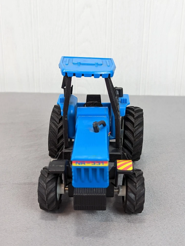 Nuevo lote de juguetes de granja Ray, China: tractor azul 331, tractor rojo China y 3 remolques Foto 4 de 4