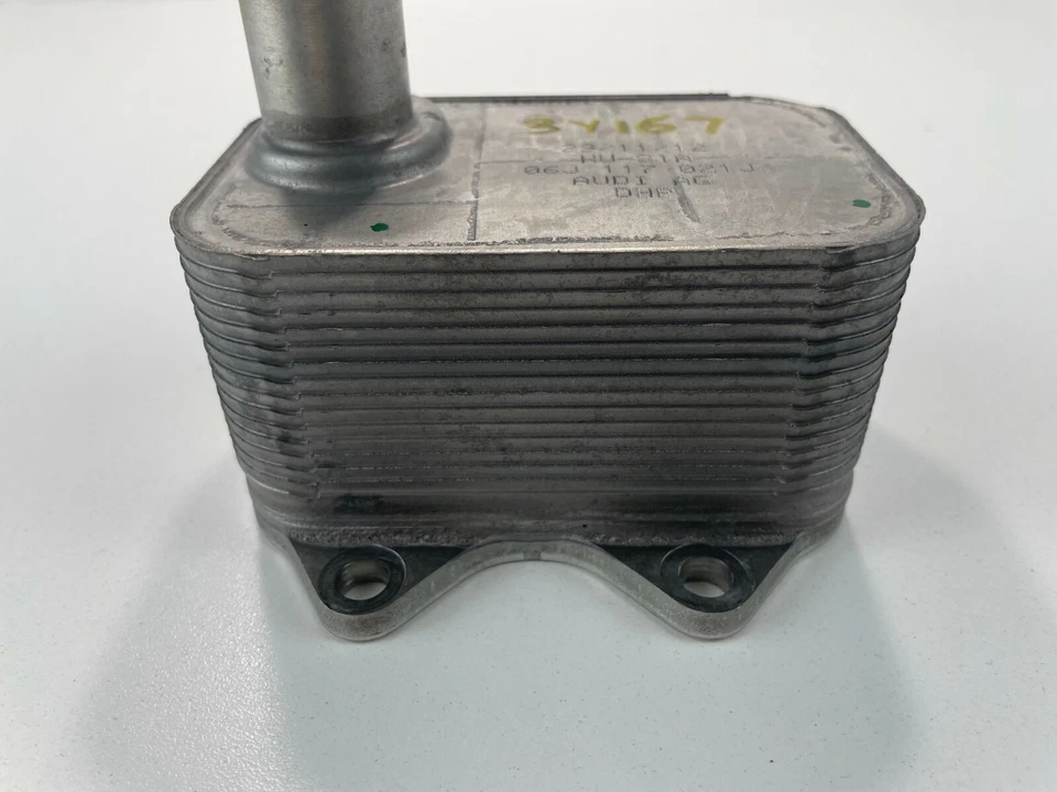 Volkswagen Beetle 2013 enfriador de aceite del motor OEM, 06J 117 021J Foto 3 de 4