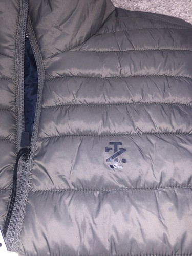 Mens IZOD Perform Gray Puffer Vest Outer Nylon Polyester Filling S NWT - Picture 2 of 4
