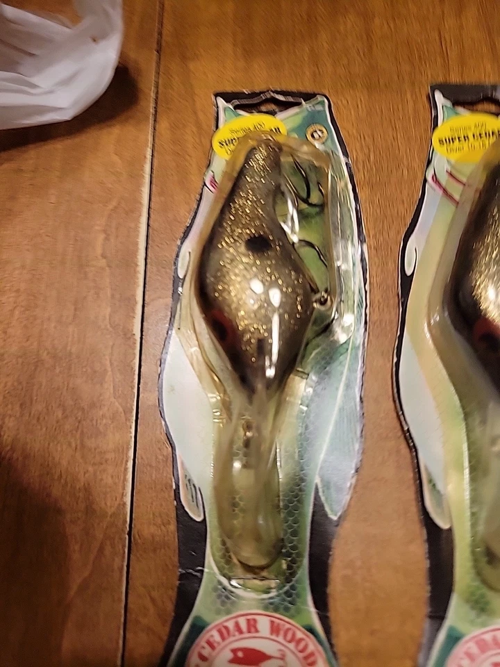 Lote de 4 señuelos de pesca artesanales vintage de madera de cedro Poe Foto 2 de 4