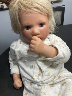 Vtg LEE MIDDLETON 1996  #081595 Thumb Sucking Baby Doll Weighted Blue Eyes