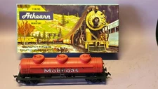 Vintage HO Athearn #1503 MOBILE GAS 3 Dome Tank Train Car 2387 Complete Red