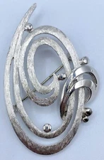 A6-2664 VINTAGE BROOCH SIGNED MONET SILVER PIN 2.75" ABSTRACT PENDANT