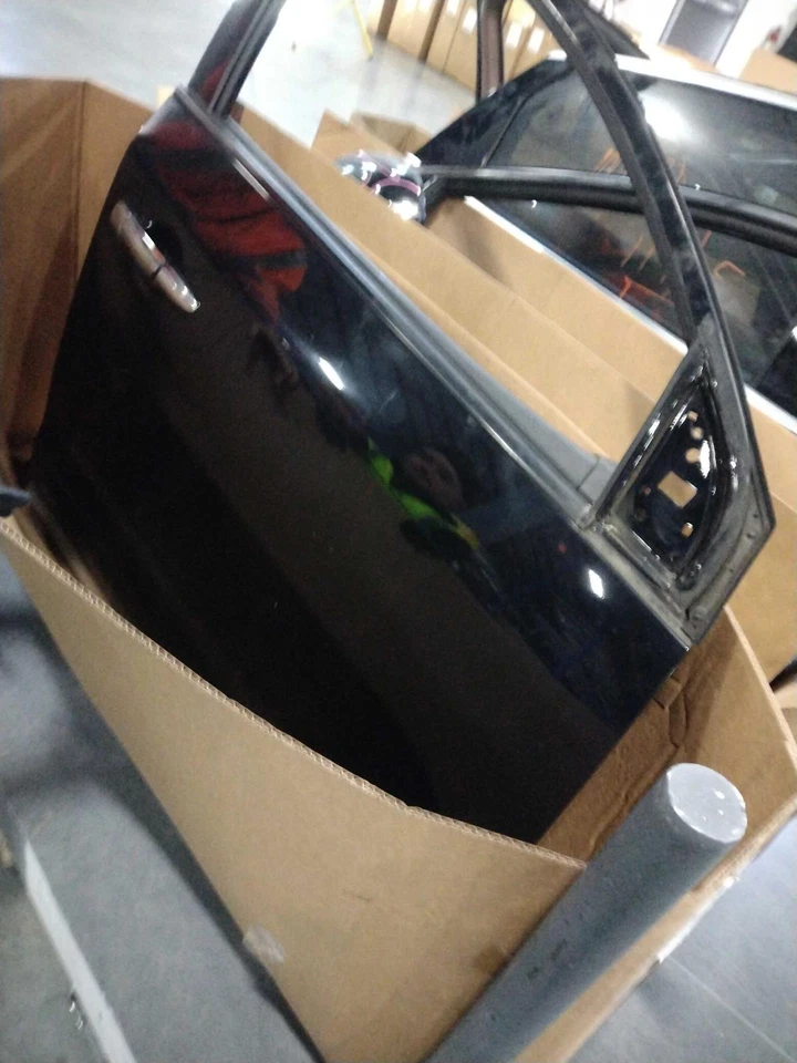 Used Front Right Door Assembly Front fits: 2009 Nissan Murano w/o keyless entry - Image 2 of 4