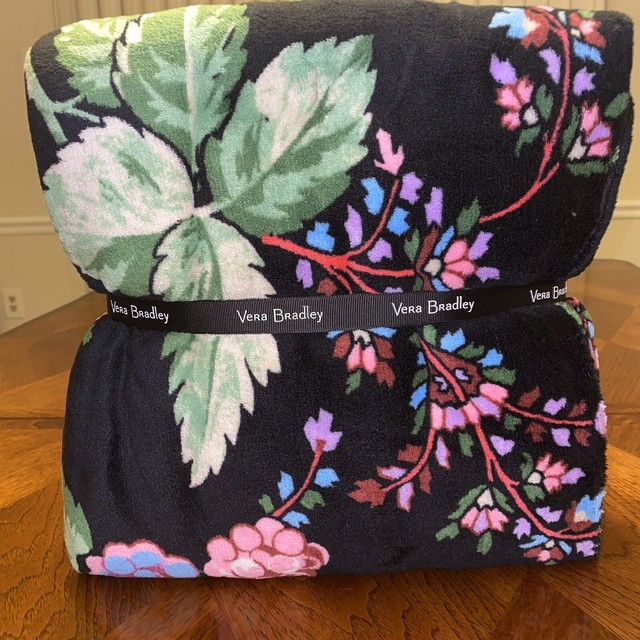 Vera Bradley Winter Berry 12408 I53 Black Multi Plush Throw Blanket 50