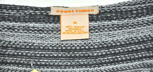 Suéter con capucha dulce Romeo cuello en V gris a rayas talla mediana nuevo con etiquetas - Imagen 2 de 3
