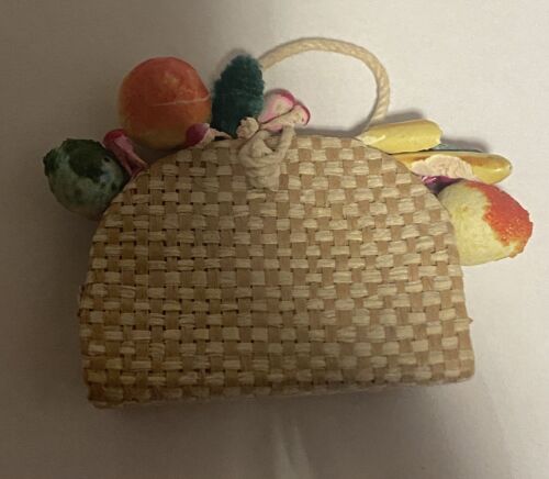 Vintage Barbie Suburban Shopper #969 STRAW TOTE Filled with Fruit - Damaged - Picture 1 of 6