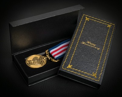 Unsere 2. BAUMWOLLHOCHZEITSTAG lange Dienst-/Tapferkeitsmedaille in Geschenkbox. Gold