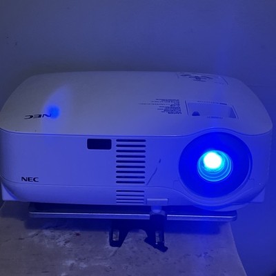 NEC Professional Projector Model VT700 HDMI 3LCD 3,000 ANSI Lumens Working Mount
