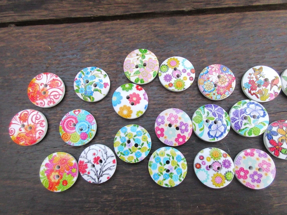 Vintage Flower Buttons 21 Colourful 2 cms across Colourful 1930,s Childhood - Image 3 of 4