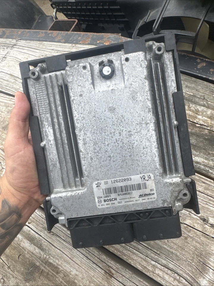 Unidad de control del motor OEM E69 12622093 0261S02406 para Cadillac STS Foto 3 de 4